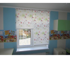 Жалюзи и шторы — не просто декор, а защитник детского сна и уюта в детской.